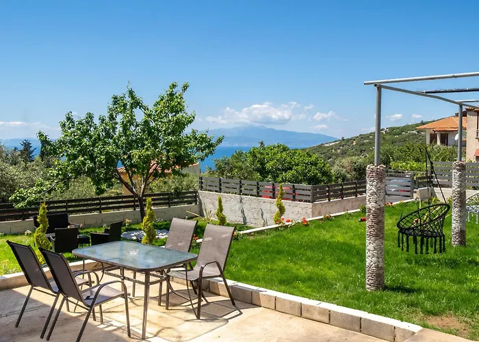 Antoni's House Case de vacanță